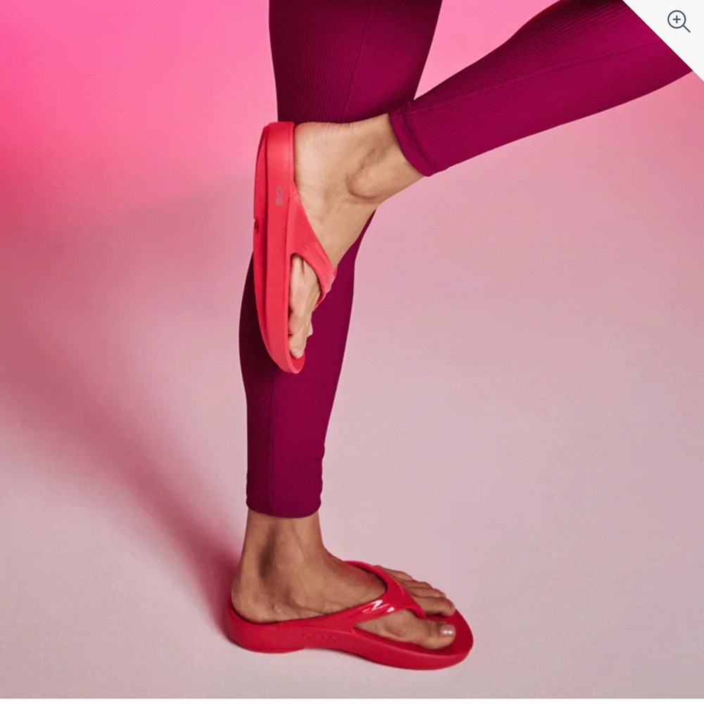 WOMEN'S OOLALA SANDAL - NEON BERRY size 6.